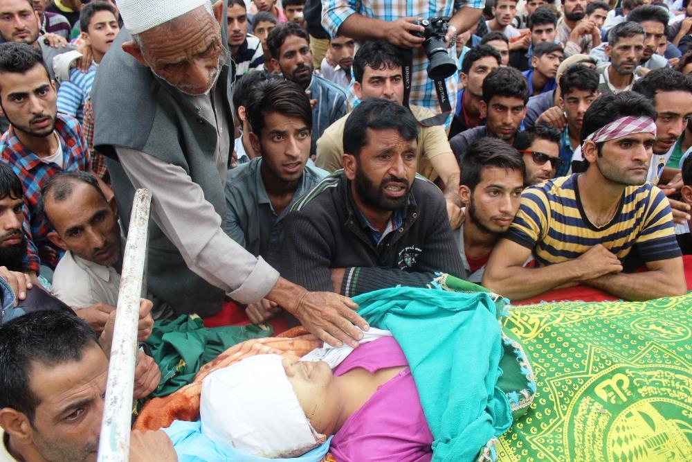 Thousands attend funeral of Sonawani’s engineering aspirant